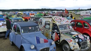 Zlot Citroena 2CV - przybyło ponad 2,5 tysiąca aut!