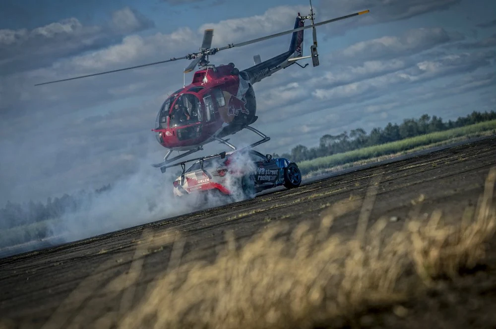 Red Bull Heli Drifting 