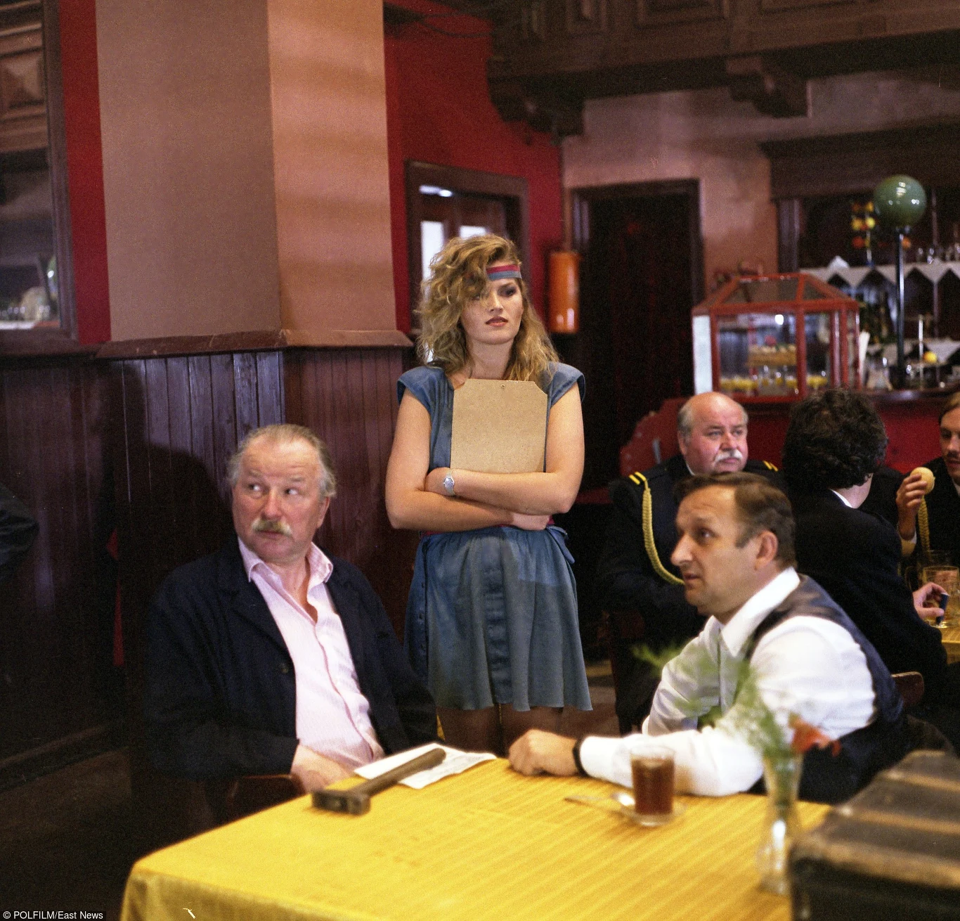 Mimo że ekranowy debiut zaliczyła już w 1984 roku dzięki epizodowi w zapomnianym dziś filmie Zbigniewa Rebzdy "Przyspieszenie", aktorska kariera Anny Wojton nabrała rozpędu dopiero od roli bufetowej z baru "Błysk" w filmie Krzysztofa Krauze "Nowy Jork, czwarta rano" (1988).