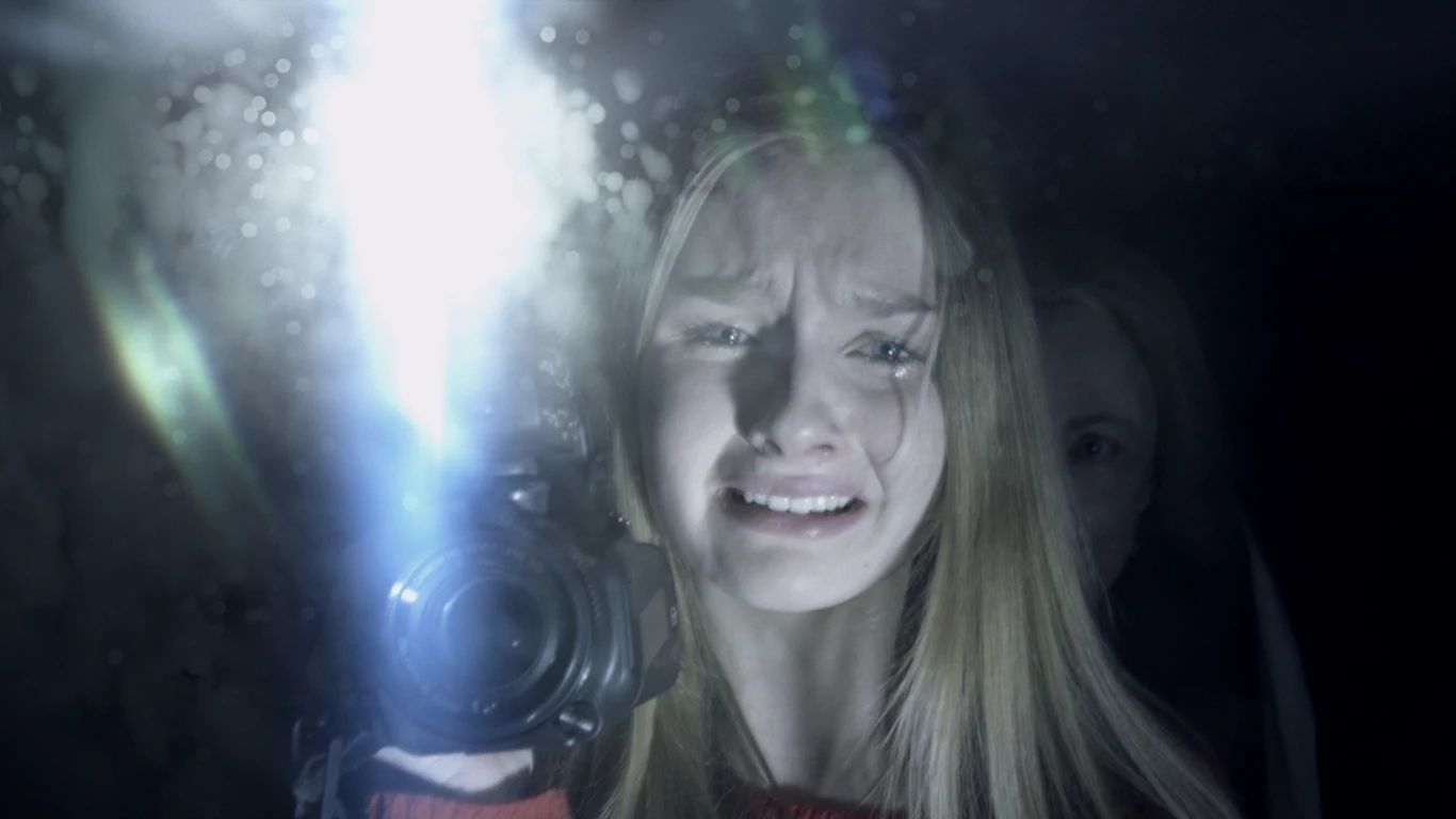 Najnowsza produkcja reżysera wyróżnia się na tle jego kilku poprzednich filmów. Wchodząca na ekrany polskich kin we wrześniu "Wizyta", została zrealizowana za bardzo niewielkie pieniądze i ma niezwykle kameralną fabułę i formę. Opowiada o rodzeństwie, które wyjeżdża na kilka dni do dziadków. Ci pozwalają im na wszystko, za wyjątkiem opuszczania pokoju po 22:30. Szybko okazuje się, że niepokojące zachowanie babci i dziadka jest wynikiem przerażającej tajemnicy... Czyżby szykował się powrót Shyamalana do formy?