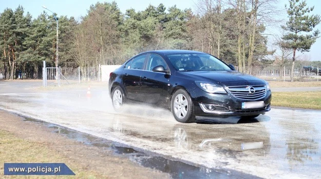 Policja uczy się dynamicznej jazdy