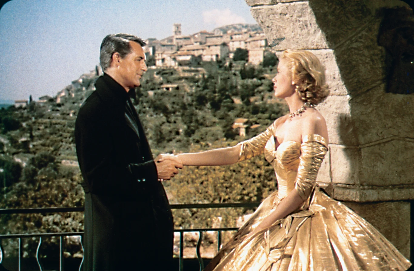 Kadr z filmu "Złodziej w hotelu" (1955), reż. Alfred Hitchcock 