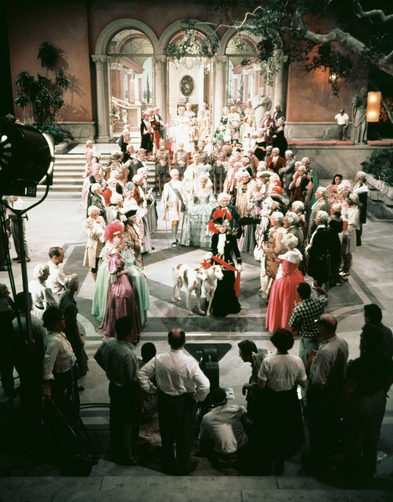 Kadr z filmu "Złodziej w hotelu" (1955), reż. Alfred Hitchcock 