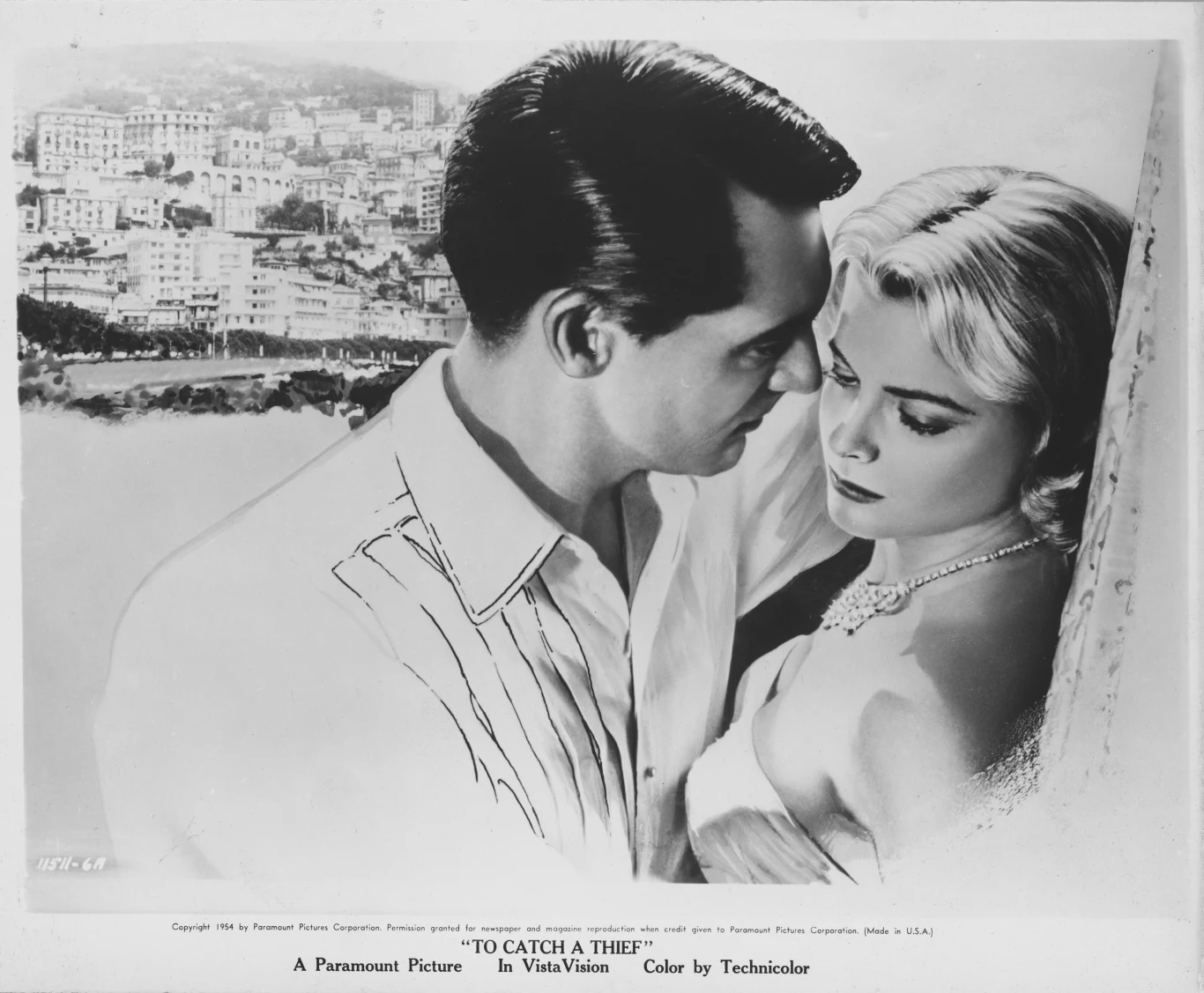 Kadr z filmu "Złodziej w hotelu" (1955), reż. Alfred Hitchcock 