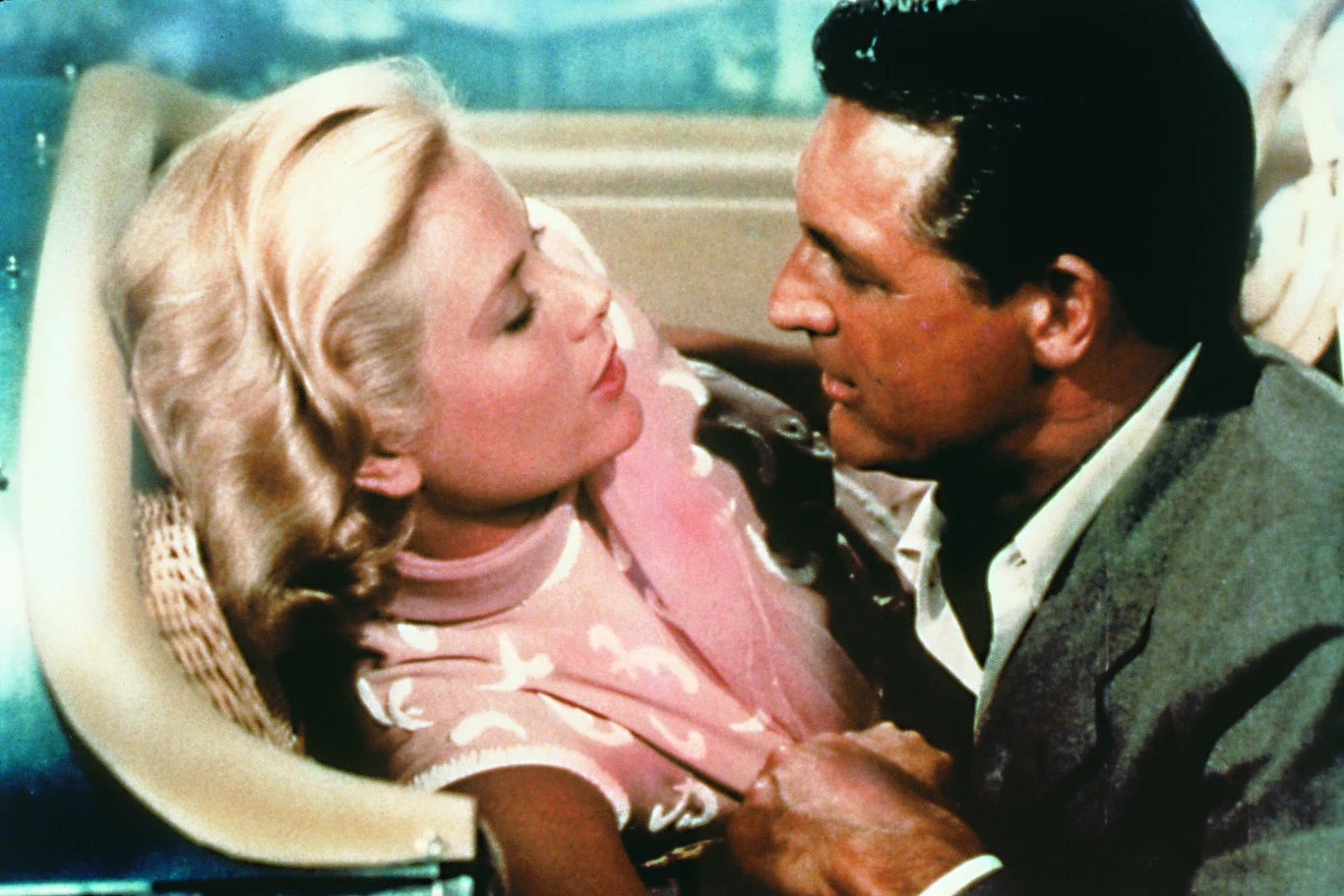 Kadr z filmu "Złodziej w hotelu" (1955), reż. Alfred Hitchcock 
