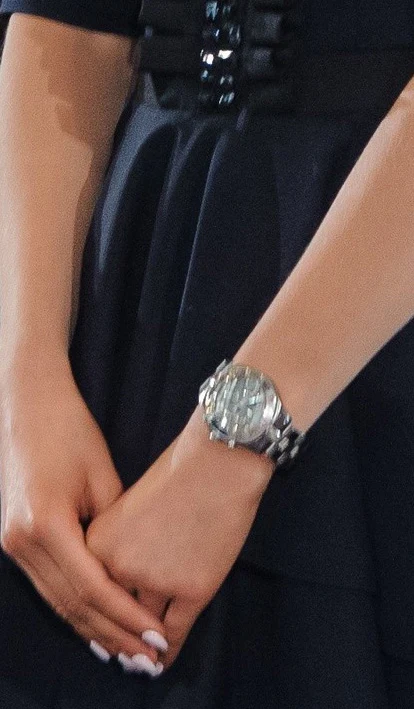 Internauci dyskutują nad ceną zegarka Kingi Dudy Internauci dyskutują nad ceną zegarka Kingi Dudy