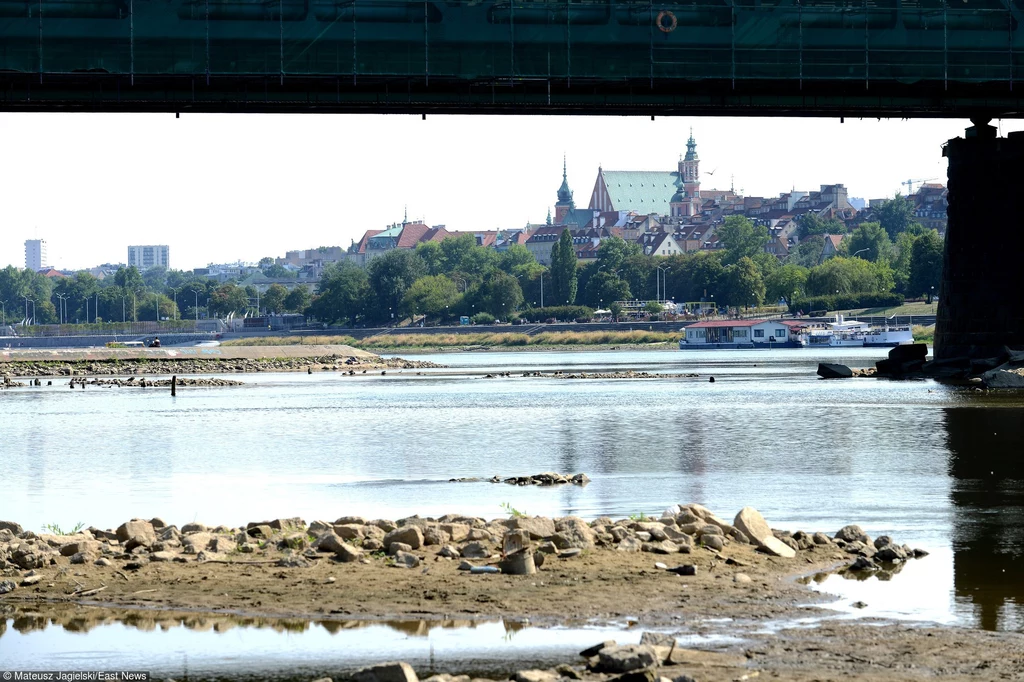 Pomiar wód w Wiśle w Warszawie wskazał dziś 61 centymetrów. Hydrolodzy spodziewają się, że jutro stan podniesie się o 7 centymetrów. Pod koniec tygodnia znowu ma spaść do około 60 centymetrów. Pomiar wód w Wiśle w Warszawie wskazał dziś 61 centymetrów. Hydrolodzy spodziewają się, że jutro stan podniesie się o 7 centymetrów. Pod koniec tygodnia znowu ma spaść do około 60 centymetrów.