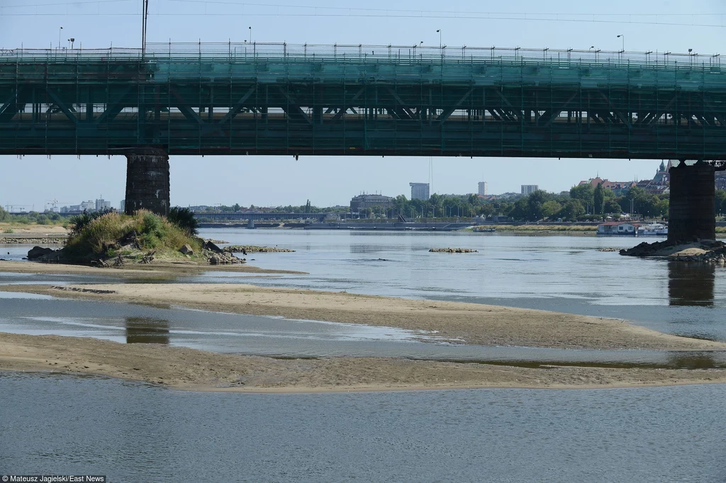 Pomiar wód w Wiśle w Warszawie wskazał dziś 61 centymetrów. Hydrolodzy spodziewają się, że jutro stan podniesie się o 7 centymetrów. Pod koniec tygodnia znowu ma spaść do około 60 centymetrów. Pomiar wód w Wiśle w Warszawie wskazał dziś 61 centymetrów. Hydrolodzy spodziewają się, że jutro stan podniesie się o 7 centymetrów. Pod koniec tygodnia znowu ma spaść do około 60 centymetrów.