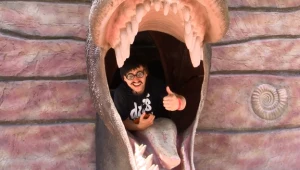 Cyber Marian w paszczy dinozaura - fragment relacji JuraTube MeetUp