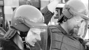 Strajk stłumiło ZOMO (zdjęcie ilustracyjne - na fotografii grupa rekonstrukcyjna w mundurach z epoki) 