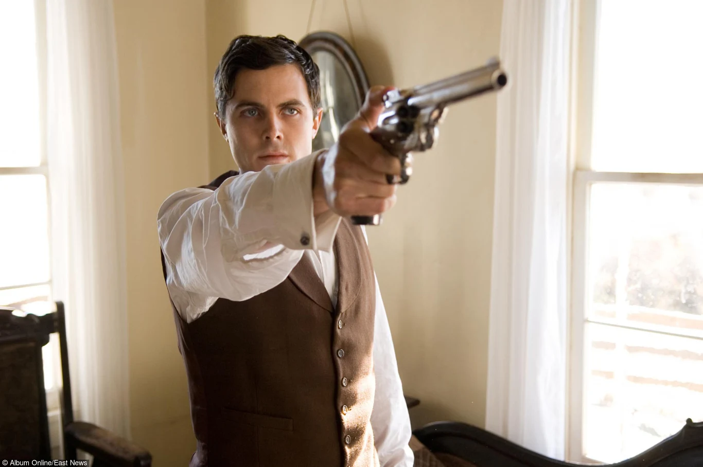 Z Bradem Pittem, z którym wystąpił we wystąpił we wszystkich trzech częściach z serii "Ocean’s", Casey Affleck spotkał się też na planie westernu Andrew Dominika "Zabójstwo Jesse’ego Jamesa przez tchórzliwego Roberta Forda" (2007).

„Darzę postać Roberta Forda wielkim uczuciem. Wcale nie uważam, by był tchórzem” - mówił aktor. „Nie przypominam sobie postaci, która lepiej ukazywałaby tragiczne koleje życia ludzkiego niż Robert Ford” – kontynuuje aktor. – „Początkowo widzimy zafascynowanego dzieciaka, który ubóstwia Jesse’ego Jamesa opisywanego w czytadłach, potem poznaje go, napada wraz z nim na pociąg i zaprzyjaźnia się z nim. Później relacje te gmatwają się, aż w końcu Robert zabija Jamesa. To skomplikowana rola, która wywołała we mnie zarówno podekscytowanie, jak i onieśmielenie" - dodawał aktor.

Kreacja Roberta Forda przyniosła Affleckowi nominacje do Oscara w kategorii "najlepszy aktor drugoplanowy".

