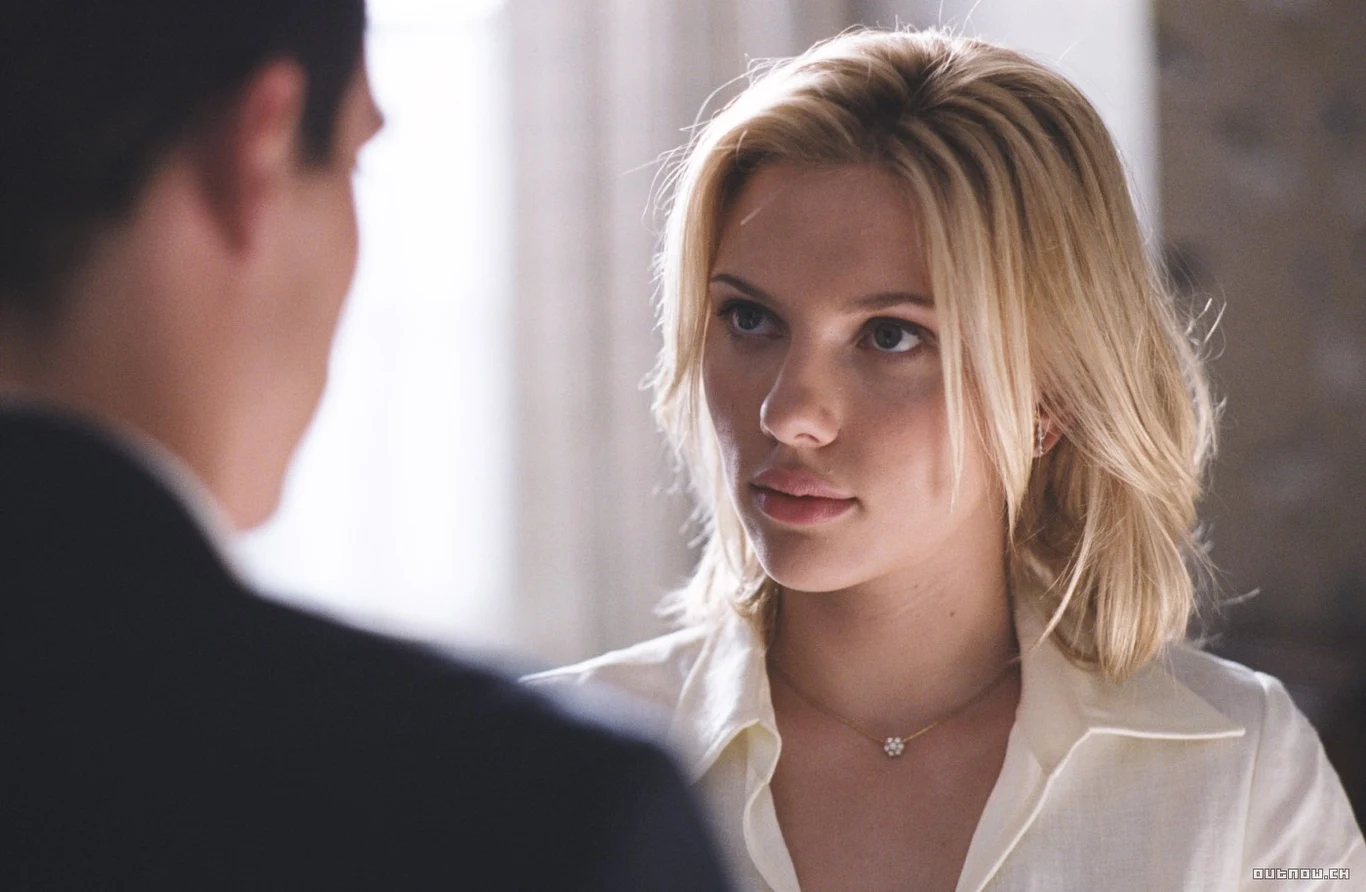 "Scarlett jest bardzo inteligentna, seksowna, niezwykle utalentowana i ma olśniewające poczucie humoru" - zachwycał się nią Allen. Gwiazda zagrała w trzech jego filmach: "Wszystko gra" (na zdjęciu), "Scoop - Gorący temat" oraz "Vicky Cristina Barcelona"