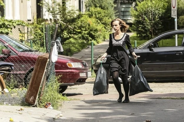 Kamila wyrzuciła na śmietnik pamiątki po mężu! Kamila wyrzuciła na śmietnik pamiątki po mężu!