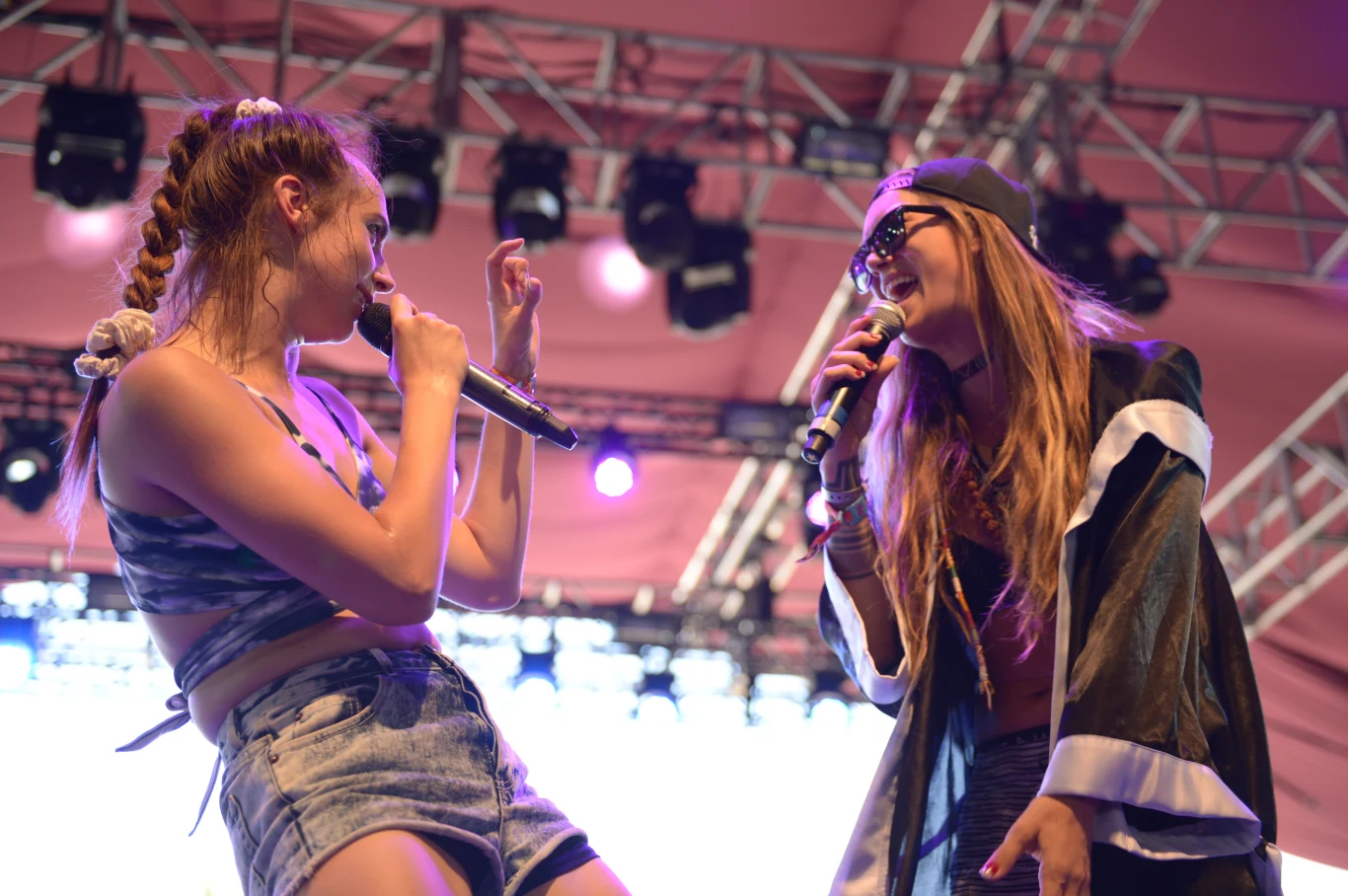 W 2014 roku MØ nagrała wspólnie ze szwedzką artystką Elliphant utwór "One More". Teledysk do tej piosenki wzbudził duże zainteresowanie ze względu na sceny pocałunku wokalistek 