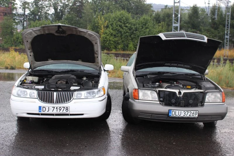 Mercedes klasy S i Lincoln Town Car. Prawdziwe starcie gigantów Mercedes klasy S i Lincoln Town Car. Prawdziwe starcie gigantów