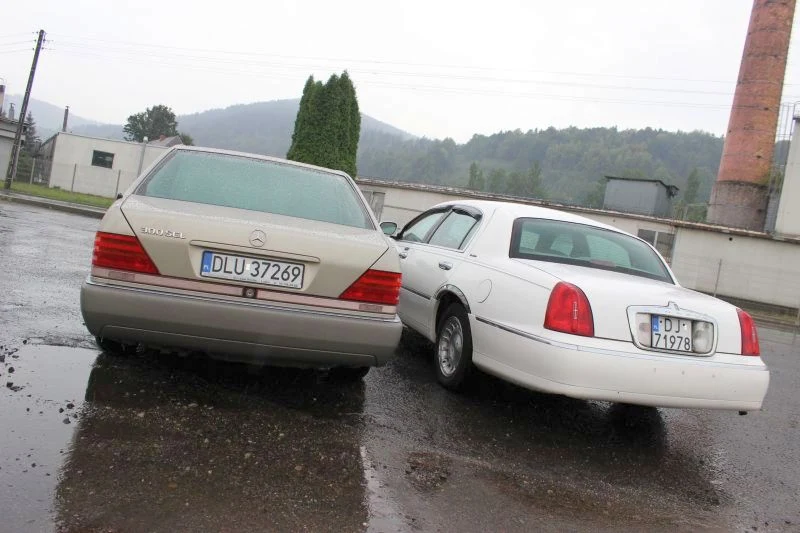 Mercedes klasy S i Lincoln Town Car Mercedes klasy S i Lincoln Town Car