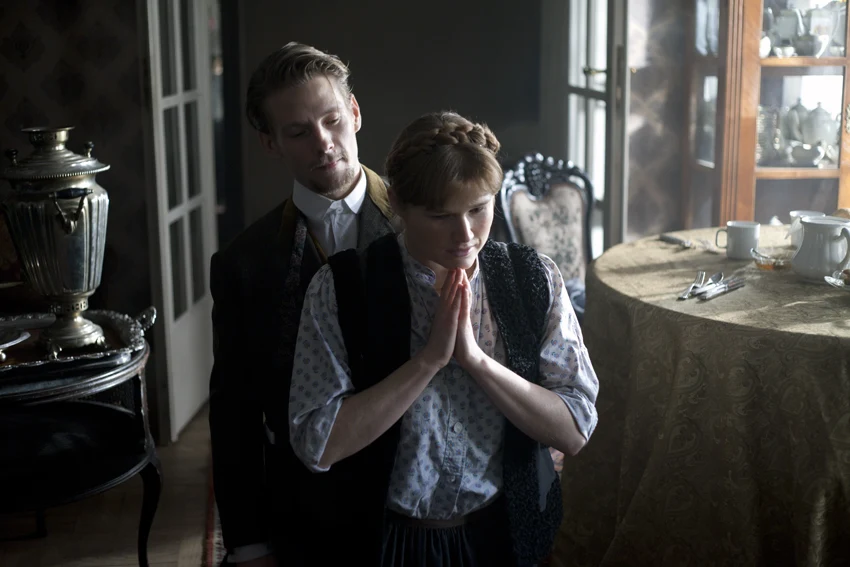 Sebastian Fabijański i Diana Zamojska w filmie "Panie Dulskie"