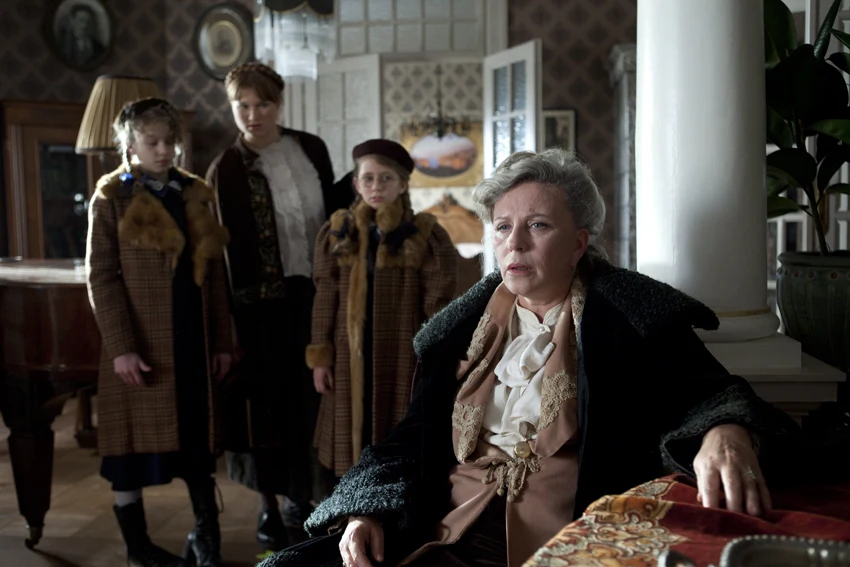 Krystyna Janda w filmie "Panie Dulskie"