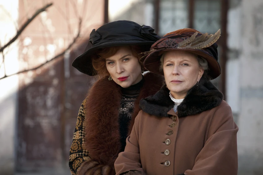 Katarzyna Herman i Krystyna Janda w filmie "Panie Dulskie"