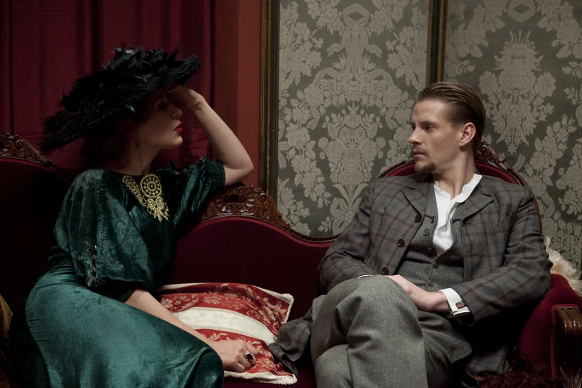 Katarzyna Herman i Sebastian Fabijański w filmie "Panie Dulskie"