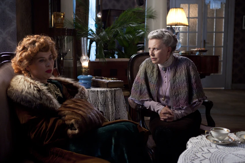 Barbara Wypych i Krystyna Janda w filmie "Panie Dulskie"