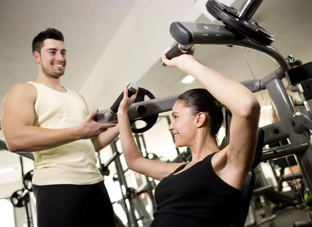 Fitness medyczny to nie tylko ćwiczenia na siłowni i w przestrzeni fitness, lecz także ciągłe monitorowanie stanu zdrowia osoby, która ćwiczy