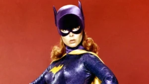 Yvonne Craig jako Batgirl
