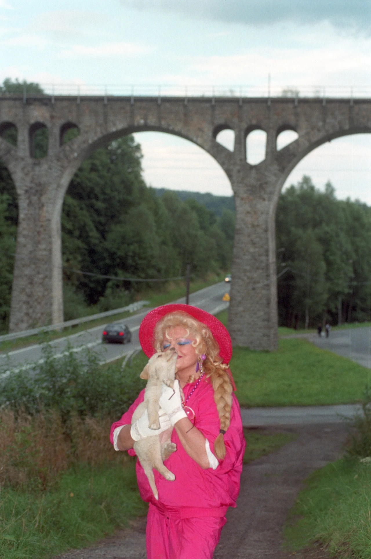 ...i na tle wiaduktu, 1999 r. ...i na tle wiaduktu, 1999 r.