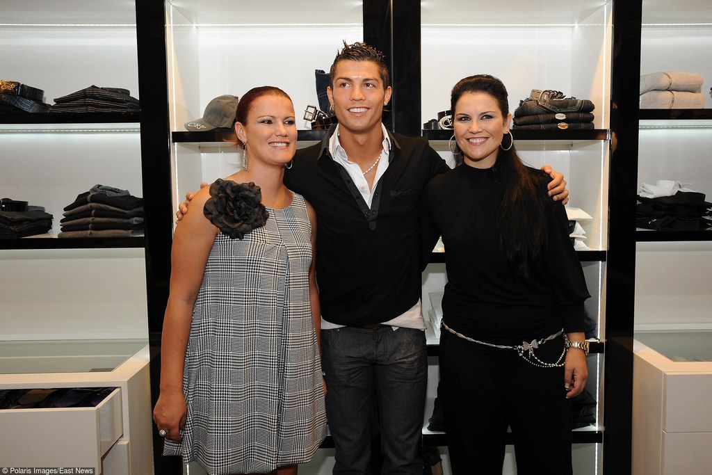 Cristiano Ronaldo (w środku) i Katia Aveiro (po prawej)