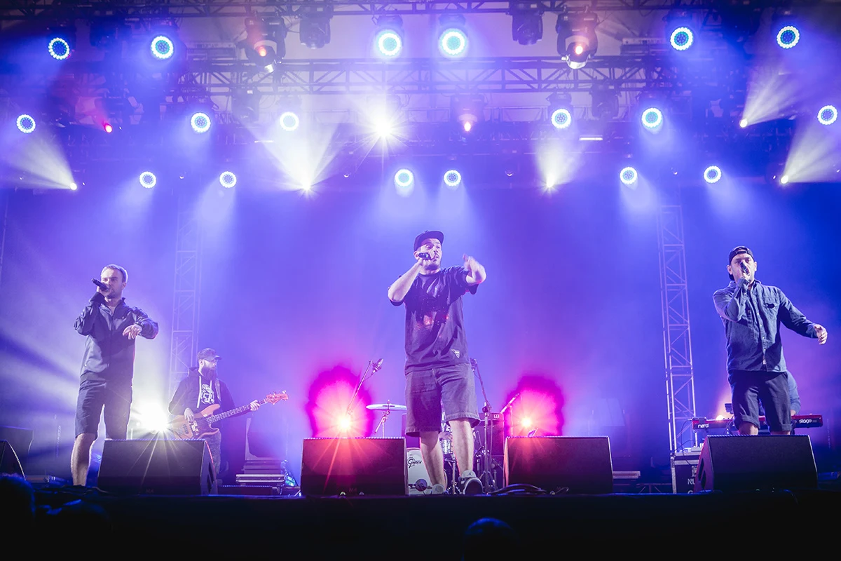 O.S.T.R. (po środku) O.S.T.R. (po środku)