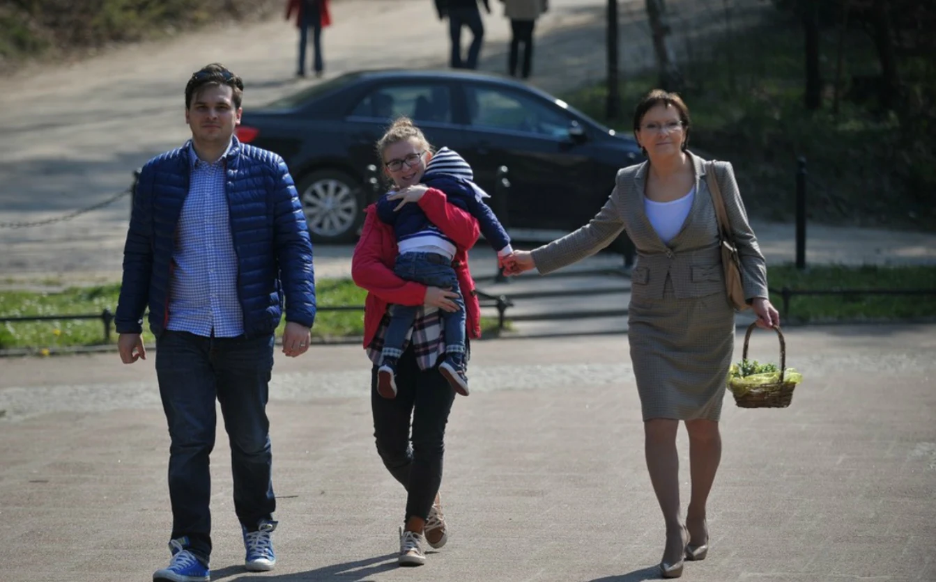 Ewa Kopacz z rodziną - córką, zięciem i wnukiem Ewa Kopacz z rodziną - córką, zięciem i wnukiem