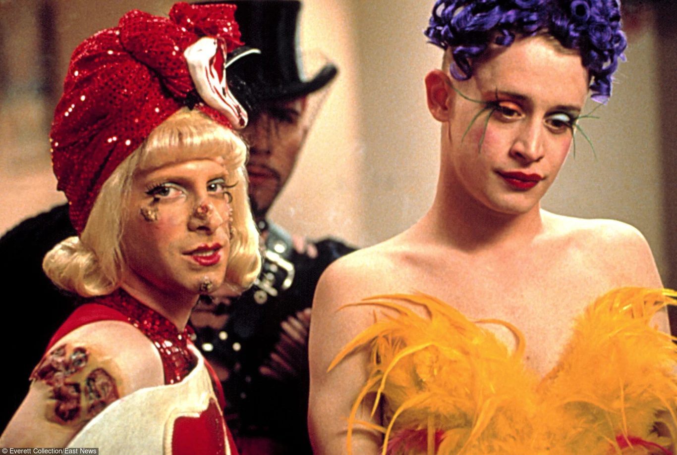 Po trwającej niemal 10 lat przerwie Macaulay Culkin powrócił na ekrany kin w 2003 roku rolą w filmie "Party Monster". Zagrał w nim autentyczną postać - Michaela Aliga, organizatora okolicznościowych przyjęć i imprez w nowojorskich nocnych klubach, który podczas jednego z telewizyjnych wystąpień przyznał się do zamordowania swego współlokatora i dostawcy narkotyków, Angela Melendeza. 
