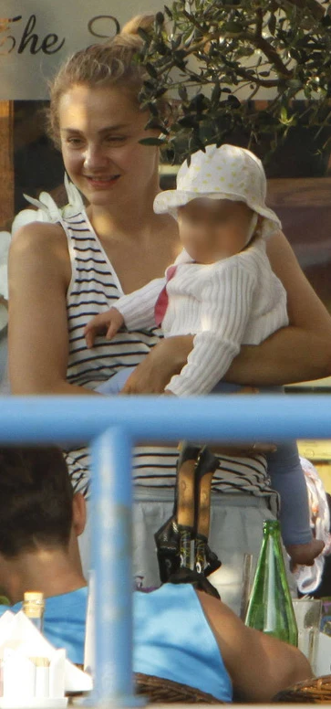 Małgorzata Socha z małą Zosią Małgorzata Socha z małą Zosią