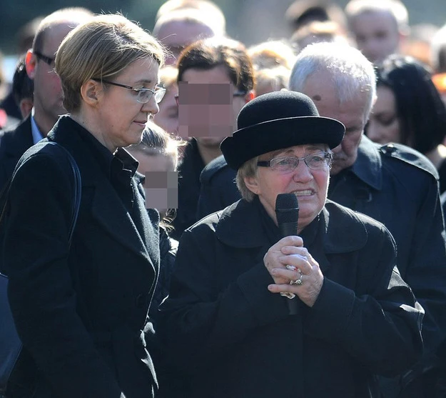 Mama i siostra na pogrzebie Leszczyńskiego Mama i siostra na pogrzebie Leszczyńskiego