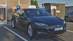 Tesla przejechała na jednym ładowaniu 728 km!