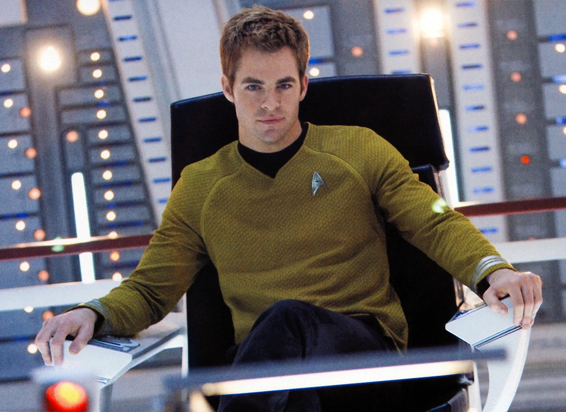 Prawdziwym przełomem w karierze Pine'a było powierzenie mu roli kapitana Jamesa T. Kirka w superprodukcji "Star Trek" J.J. Abramsa. Obraz okazał się sukcesem, zarobił prawie 400 milionów dolarów i doczekał się cztery lata później sequela o podtytule "W ciemność" (na przyszły rok zapowiadana jest kolejna część serii).