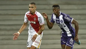 Layvin Kurzawa (z lewej) może trafić do PSG