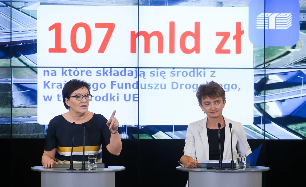 Premier Ewa Kopacz oraz minister infrastruktury i rozwoju Maria Wasiak na konferencji prasowej w Opolu