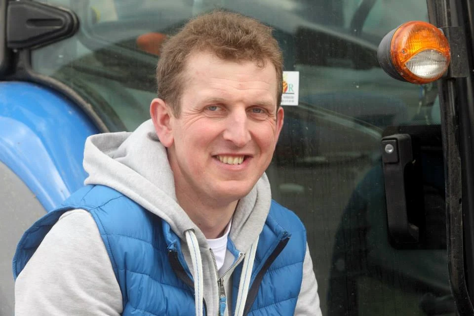 32-letni Robert jest kawalerem, ma wykształcenie wyższe i prowadzi supernowoczesne, 50 hektarowe gospodarstwo. Zatrudnia pracowników, co daje mu mnóstwo czasu na rozwijanie zainteresowań, takich jak jazda konna, narciarstwo czy podróże. 

Decyzję o zgłoszeniu się do programu Robert podjął pod wrażeniem pierwszej edycji, której uczestnicy zmagali się z tymi samymi problemami i stereotypami, co on. 

Uważa, że u kobiety kluczowe są cechy charakteru, wspólne zainteresowania i tematy do rozmowy, wygląd zaś traktuje jako sprawę drugorzędną. Interesuje go ktoś, kto byłby jego przyjaciółką i partnerką.