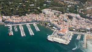Statki wycieczkowe zapłacą w Katalonii podatek od emisji gazów. Na zdjęciu Port de la Selva, Katalonia, Hiszpania. 