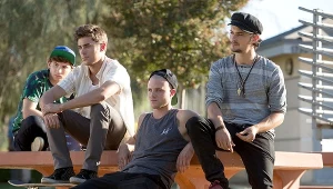 Wszystko zaczyna sie od ławki pod blokiem... Zac Efron i spółka w "We Are Your Friends"