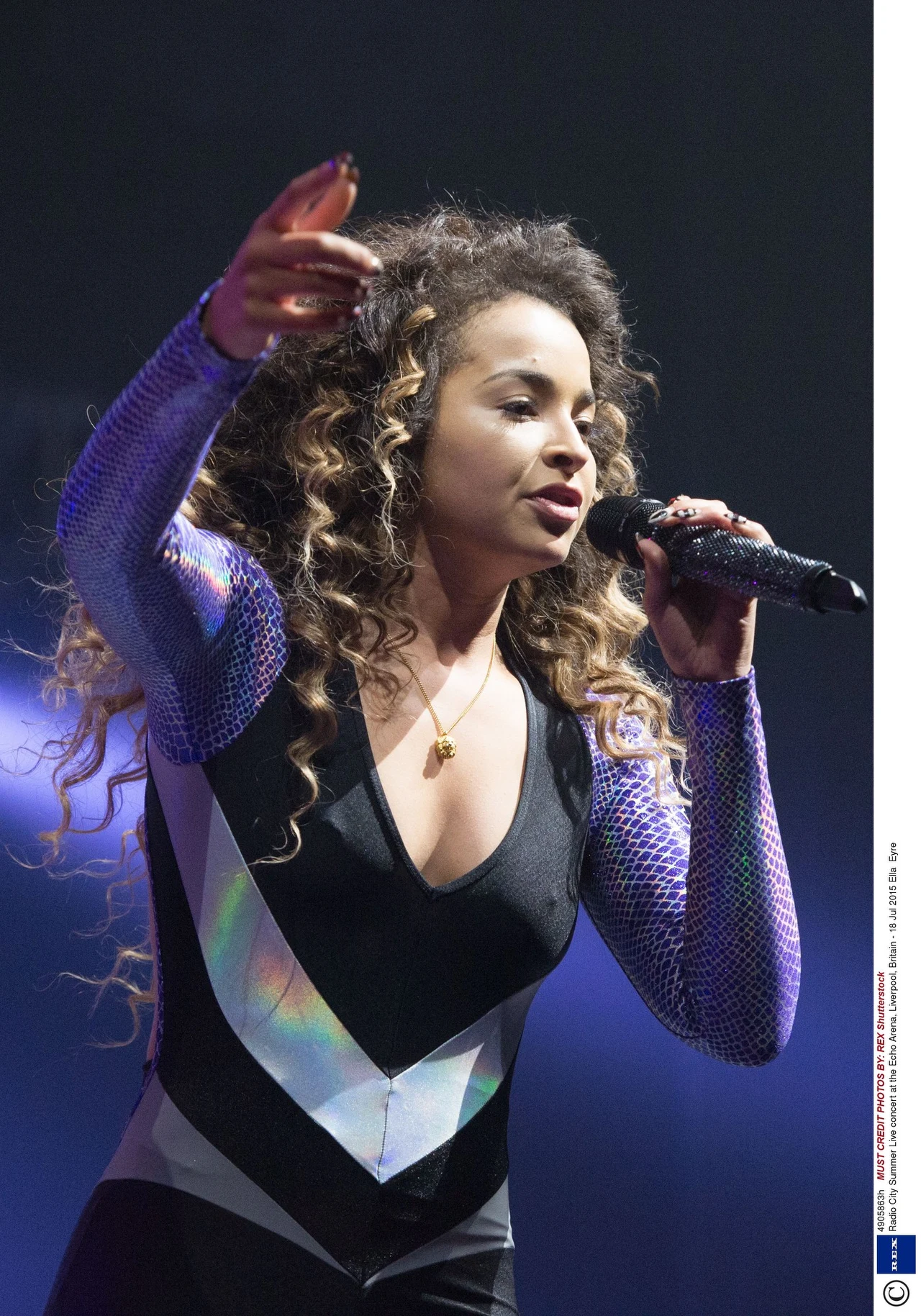 Ella Eyre (właśc. Ella McMahon) urodziła się 1 kwietnia 1994 roku w Londynie