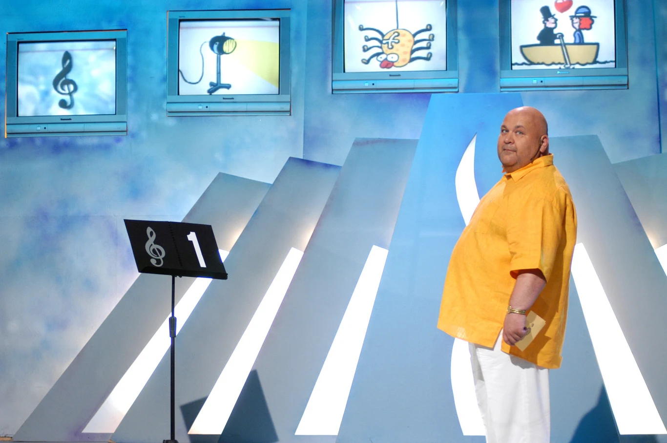 Rudi Schuberth był prowadzącym program "Śpiewające fortepiany" Rudi Schuberth był prowadzącym program "Śpiewające fortepiany"