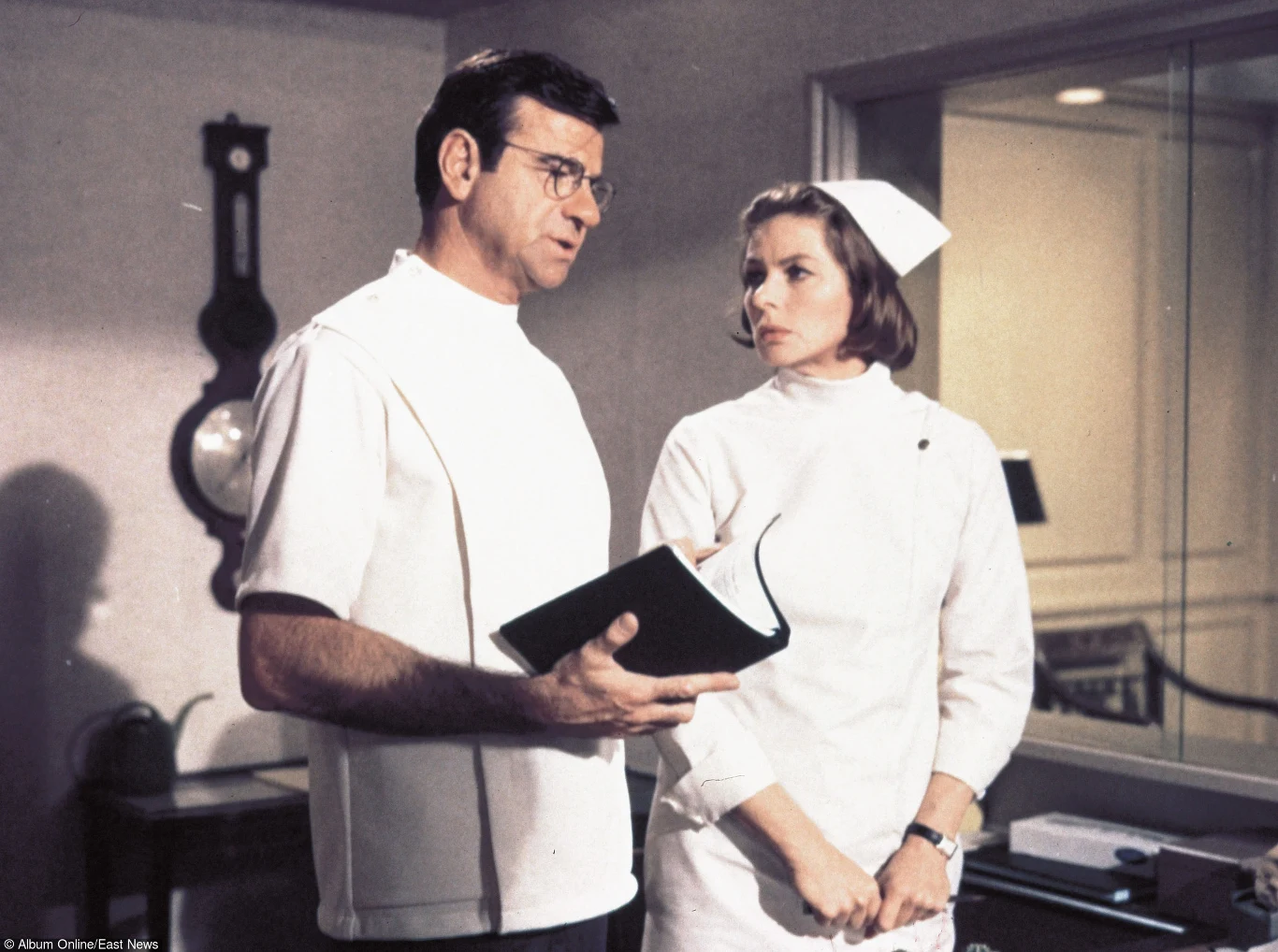 W komedii "Kwiat kaktusa" (1969) Bergman grała długoletnią asystentkę pewnego lekarza (Walter Matthau), którą ten pewnego dnia prosi o udawanie jego żony przed natarczywą kochanką (Goldie Hawn).