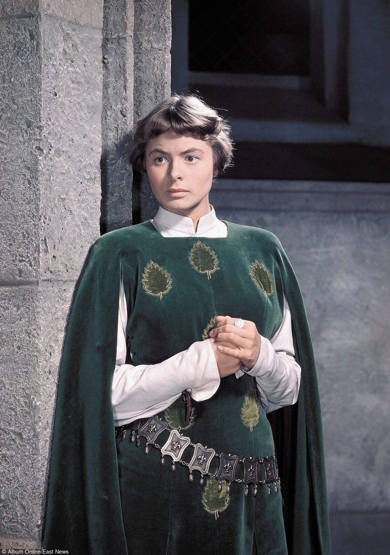 W ostatnim filmie Victora Fleminga Bergman wcieliła się w tytułową "Joannę d'Arc" (1948), młodą wieśniaczkę, która poprowadziła wojska francuskie do walki z najeżdżającymi kraj Anglikami, w ten sposób stając się symbolem narodowym. Kreacja przyniosła jej kolejną nominację do Oscara.