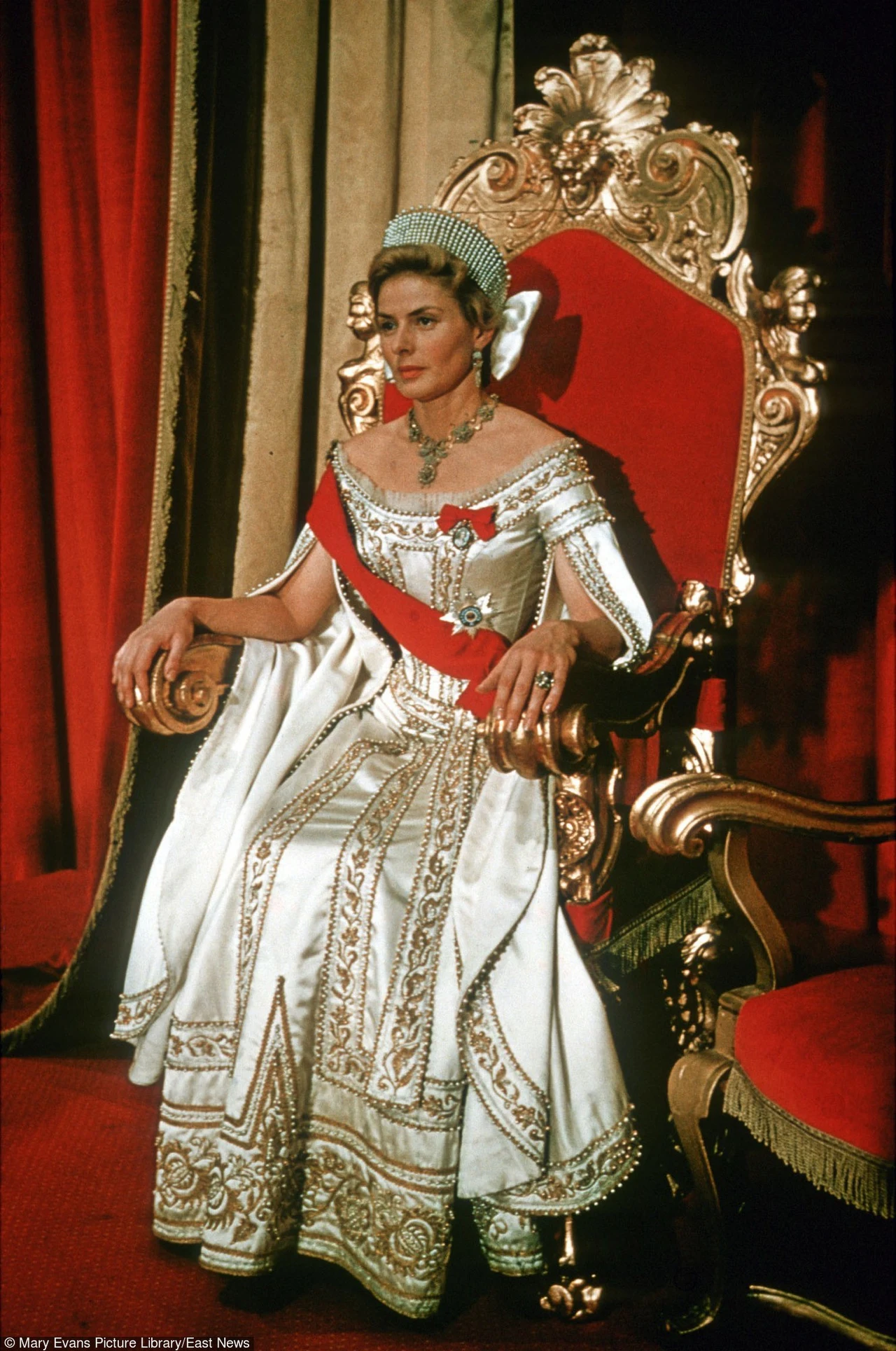 Drugiego w swojej karierze Oscara Bergman otrzymała za tytułową rolę w "Anastazji" (1956) Anatola Litvaka. Film opowiadał o młodej kobiecie, której podobieństwo do córki cara chce wykorzystać rosyjski generał. Wszystko po to, aby przejąć zdeponowane w banku pieniądze.