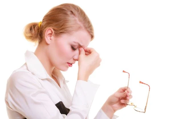 Długotrwałe przesiadywanie przed komputerem nie służy naszym oczom Długotrwałe przesiadywanie przed komputerem nie służy naszym oczom