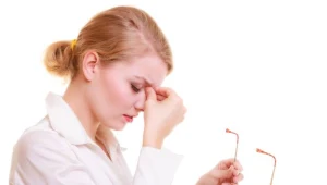 Długotrwałe przesiadywanie przed komputerem nie służy naszym oczom