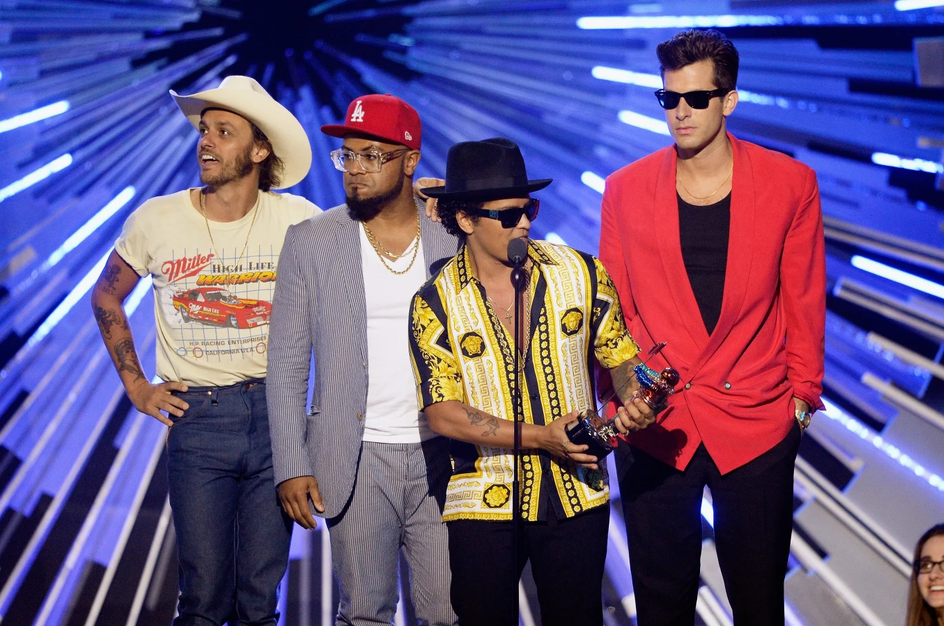 Mark Ronson (po prawej) i Bruno Mars (w środku) Mark Ronson (po prawej) i Bruno Mars (w środku)