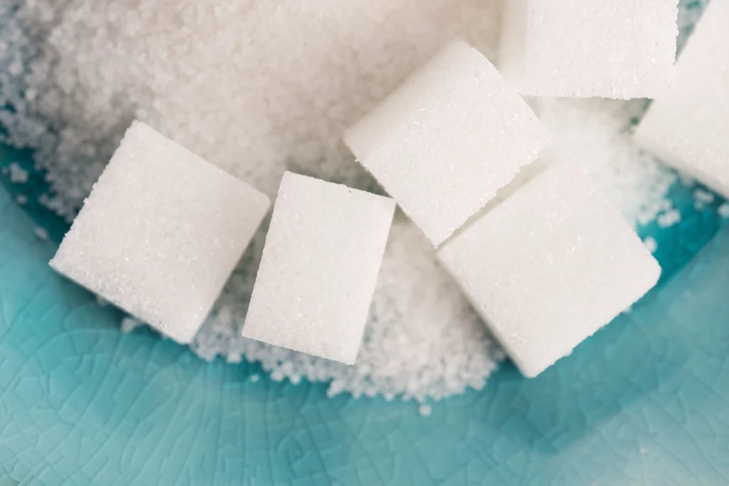 Według najnowszych danych dziecko zjada około 100 łyżeczek cukru na tydzień